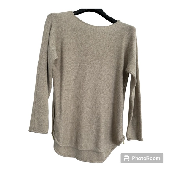 Michael Kors sweater. Medium. - Picture 2 of 11